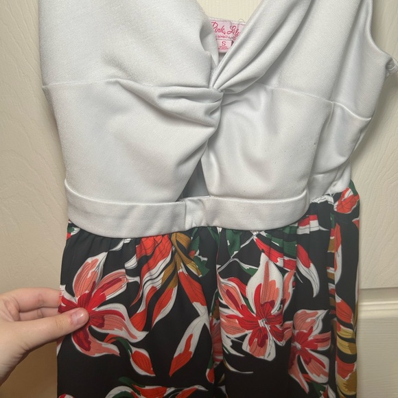 Pink Lily Keyhole Romper - Picture 6 of 6